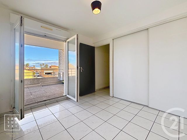 Appartement F2 à louer - 2 pièces - 50.0 m2 - ST ESTEVE - 66 - LANGUEDOC-ROUSSILLON - Century 21 Vallée De La Têt
