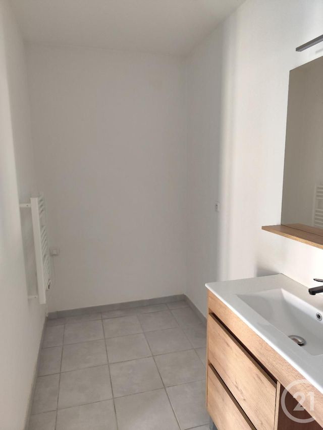 Appartement à louer - 3 pièces - 81.78 m2 - PEZILLA LA RIVIERE - 66 - LANGUEDOC-ROUSSILLON - Century 21 Vallée De La Têt