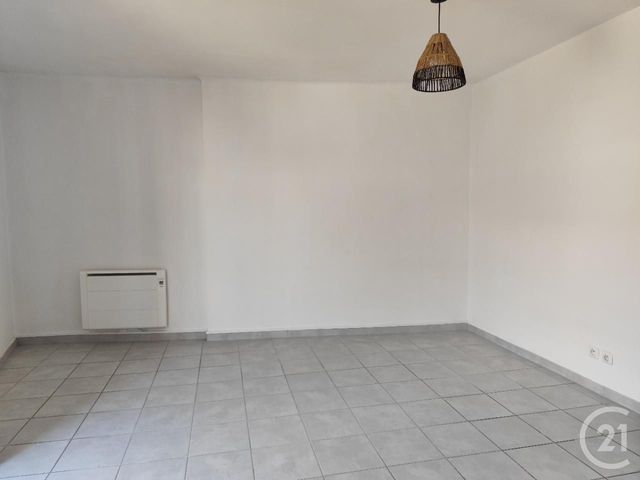 Appartement à louer - 3 pièces - 81.78 m2 - PEZILLA LA RIVIERE - 66 - LANGUEDOC-ROUSSILLON - Century 21 Vallée De La Têt