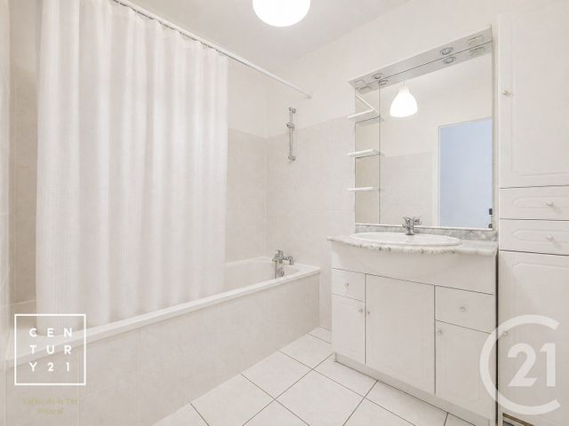 Appartement T3 à louer - 3 pièces - 62.4 m2 - ST ESTEVE - 66 - LANGUEDOC-ROUSSILLON - Century 21 Vallée De La Têt