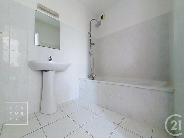 Appartement F3 à louer - 3 pièces - 63.0 m2 - ST ESTEVE - 66 - LANGUEDOC-ROUSSILLON - Century 21 Vallée De La Têt